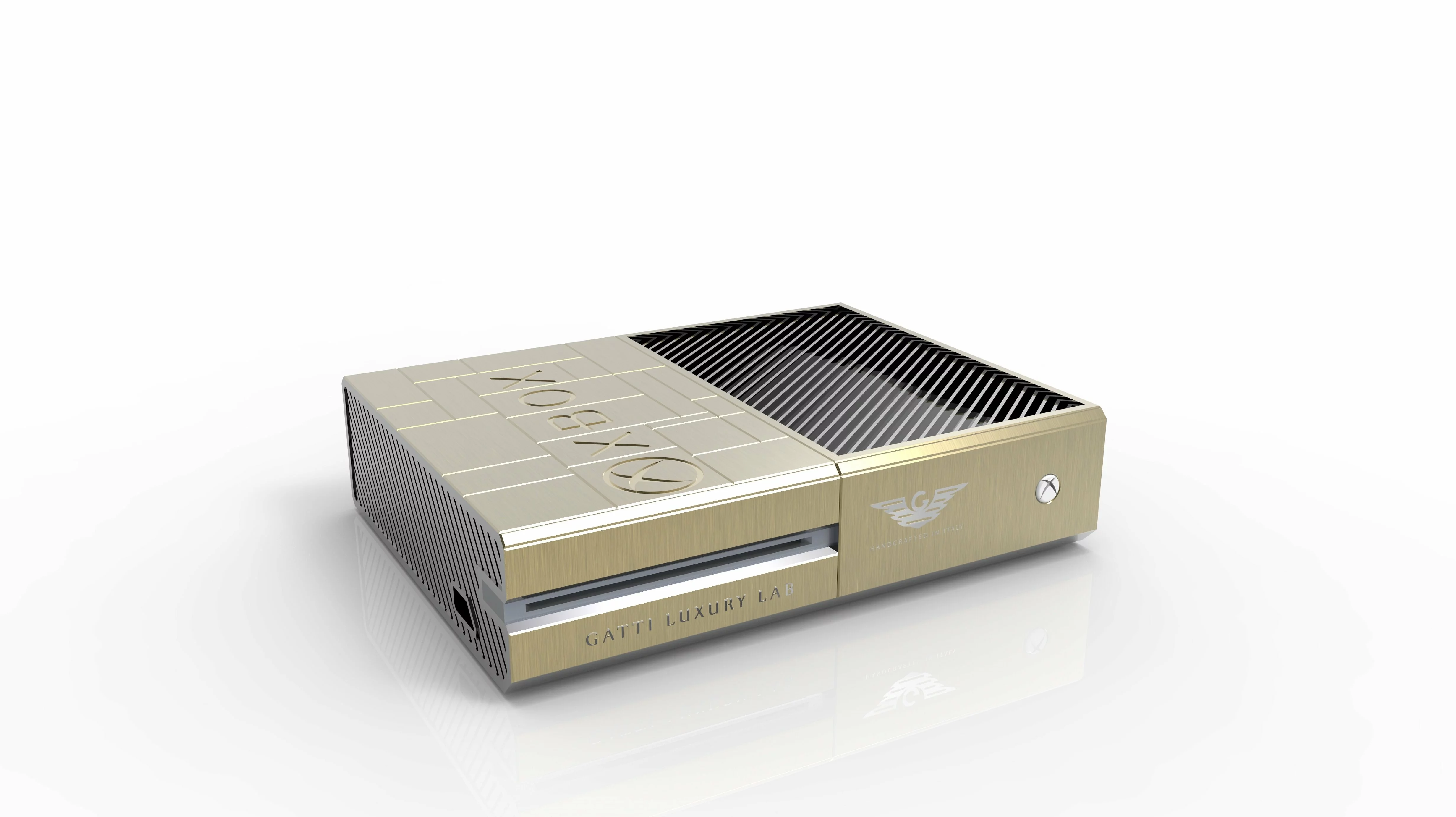 Jumbo-unveils-gold-Xbox-console-at-Games14_2